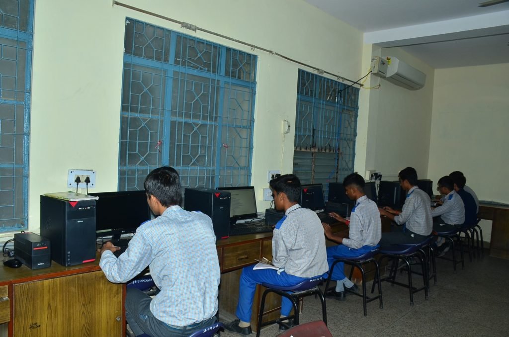 S.M. Arya Public School - Punjabi Bagh