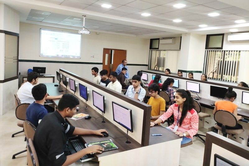 Vidhaben D. Gardi High School and Junior College - Mulund West