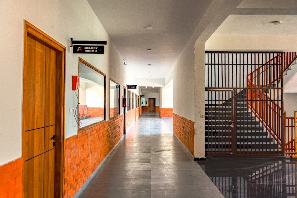 Iris Florets World School