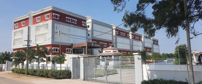 Laurus  The Universal School