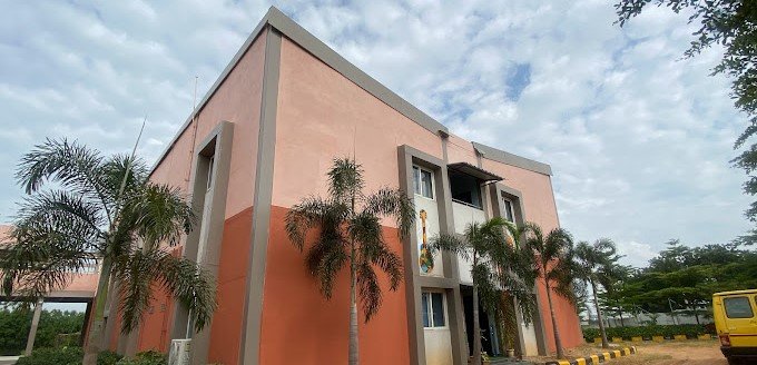Laurus  The Universal School